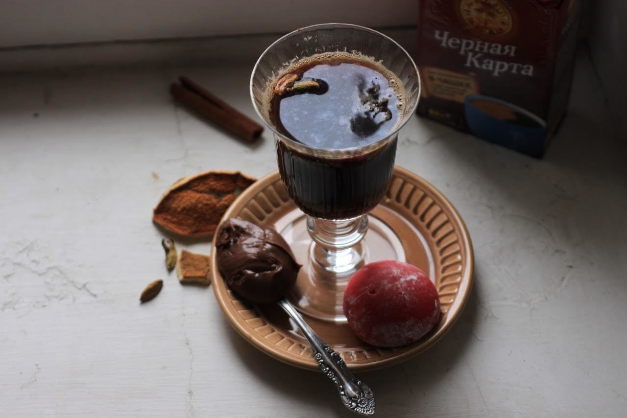 Фильтр-кофе с шоколадным сиропом